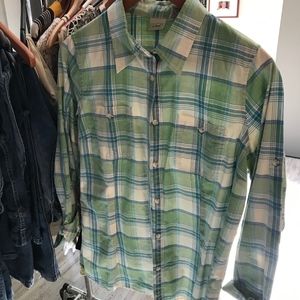 Women's Plaid button down shirt w/2 pockets